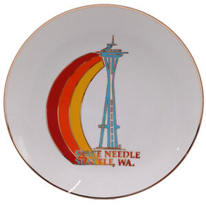 Space Needle Seattle Washington Souvenir Plate with Gold Rim 10" Made in Japan